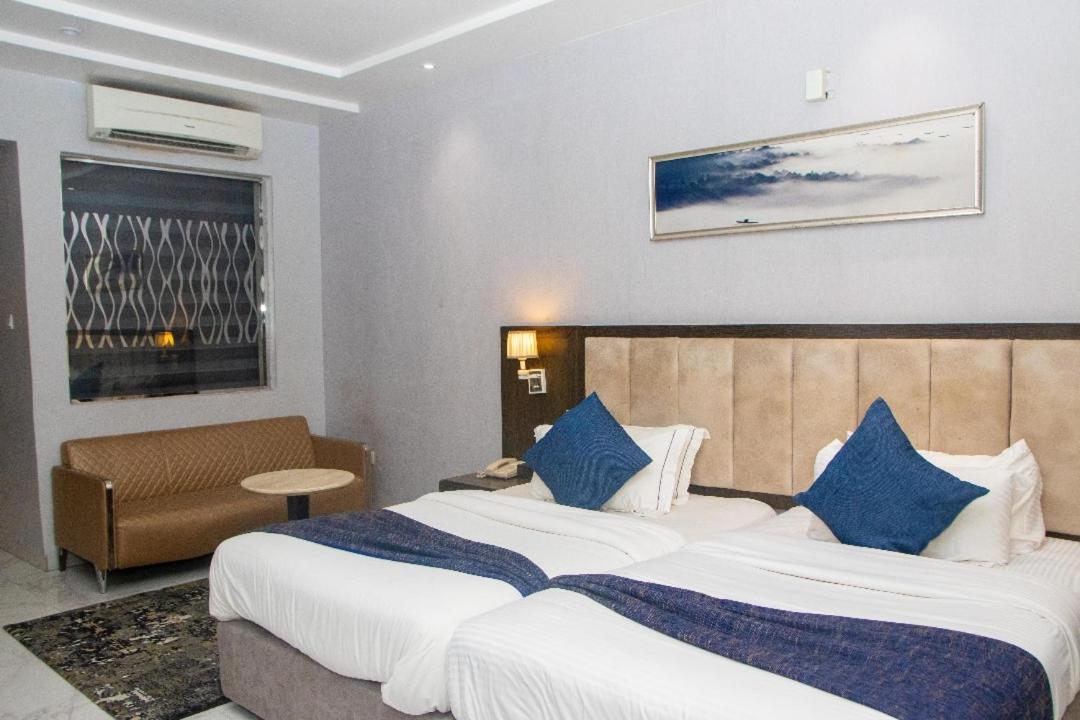 Perfecto La Villa Hotel And Suites ลากอส ภายนอก รูปภาพ