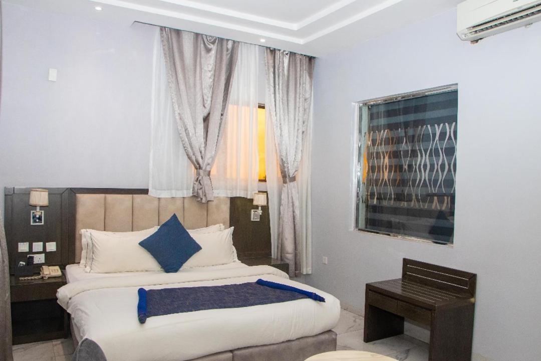 Perfecto La Villa Hotel And Suites ลากอส ภายนอก รูปภาพ