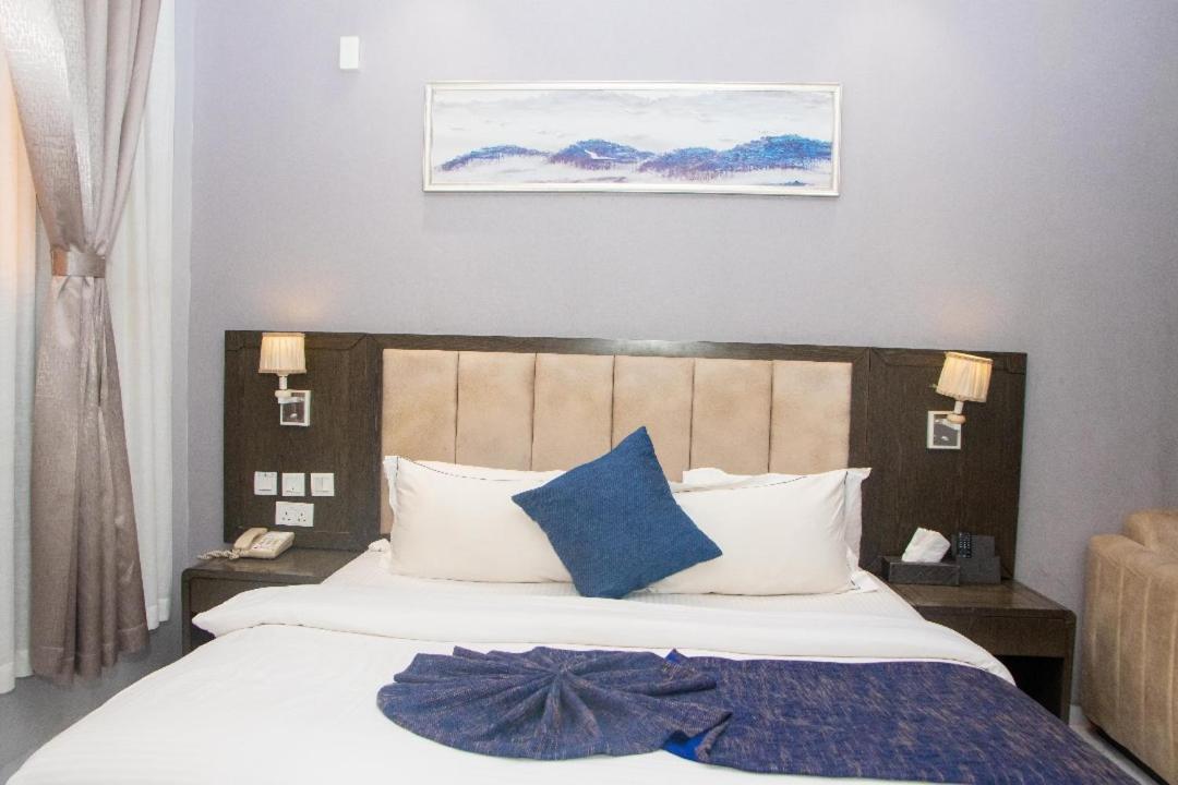 Perfecto La Villa Hotel And Suites ลากอส ภายนอก รูปภาพ