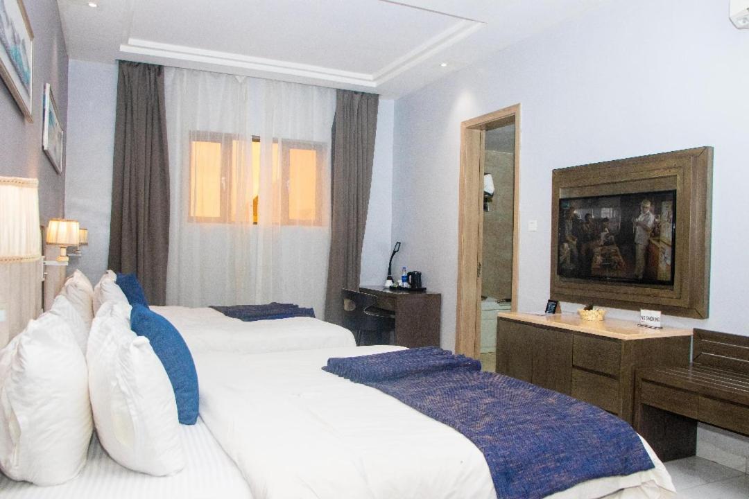 Perfecto La Villa Hotel And Suites ลากอส ภายนอก รูปภาพ