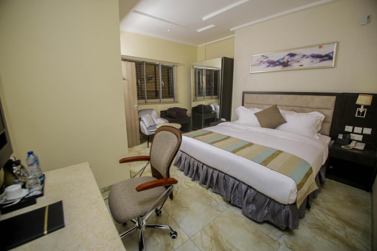 Perfecto La Villa Hotel And Suites ลากอส ภายนอก รูปภาพ