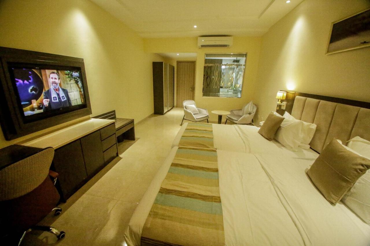Perfecto La Villa Hotel And Suites ลากอส ภายนอก รูปภาพ