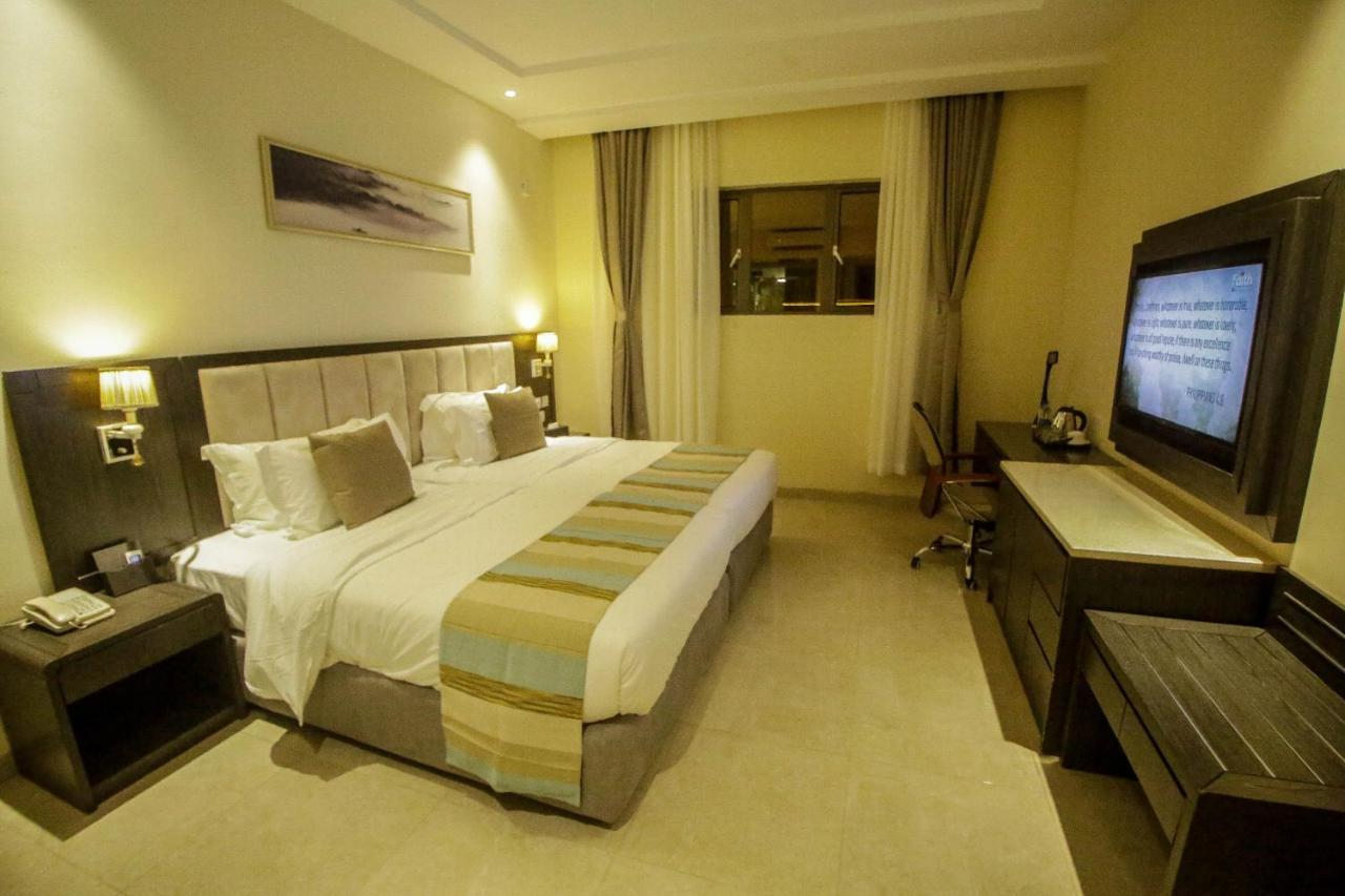 Perfecto La Villa Hotel And Suites ลากอส ภายนอก รูปภาพ