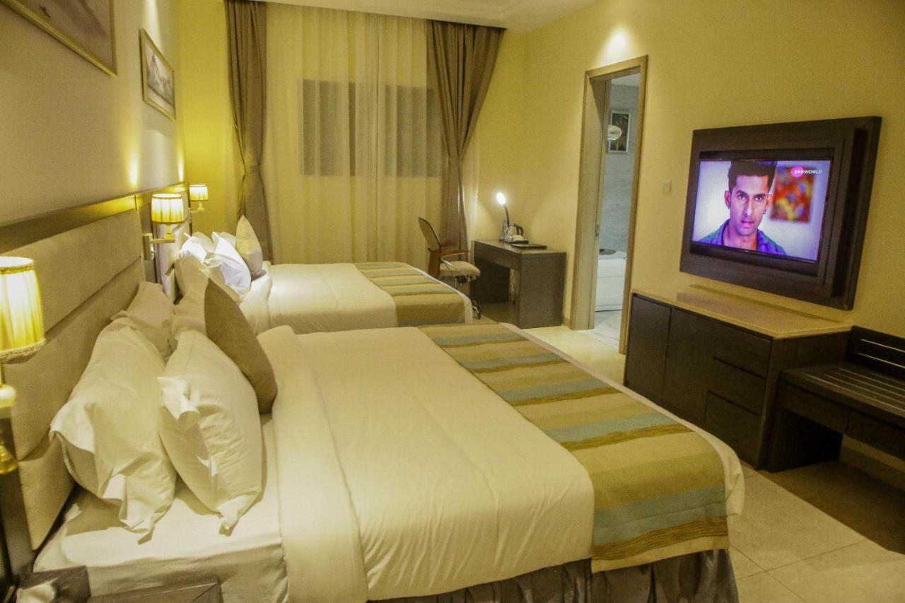 Perfecto La Villa Hotel And Suites ลากอส ภายนอก รูปภาพ
