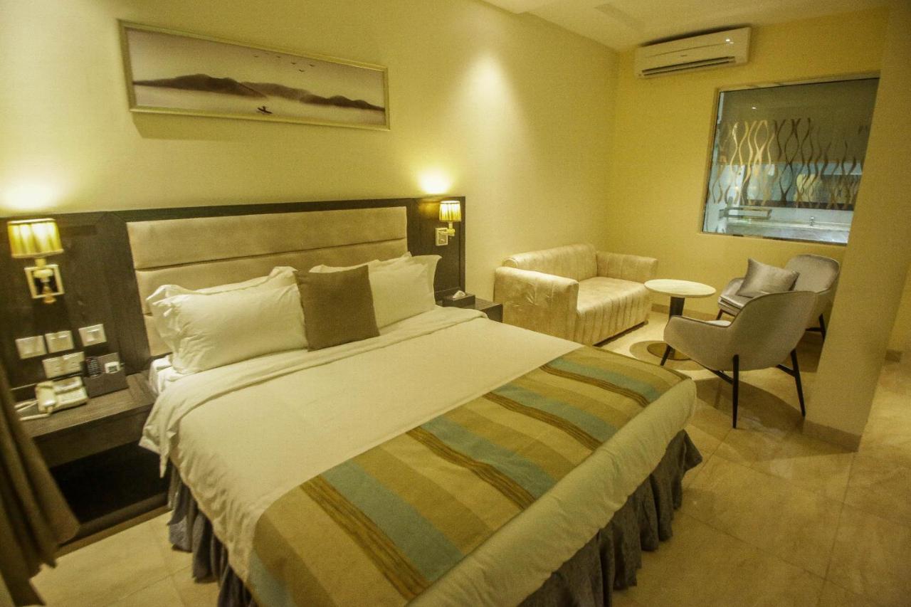 Perfecto La Villa Hotel And Suites ลากอส ภายนอก รูปภาพ