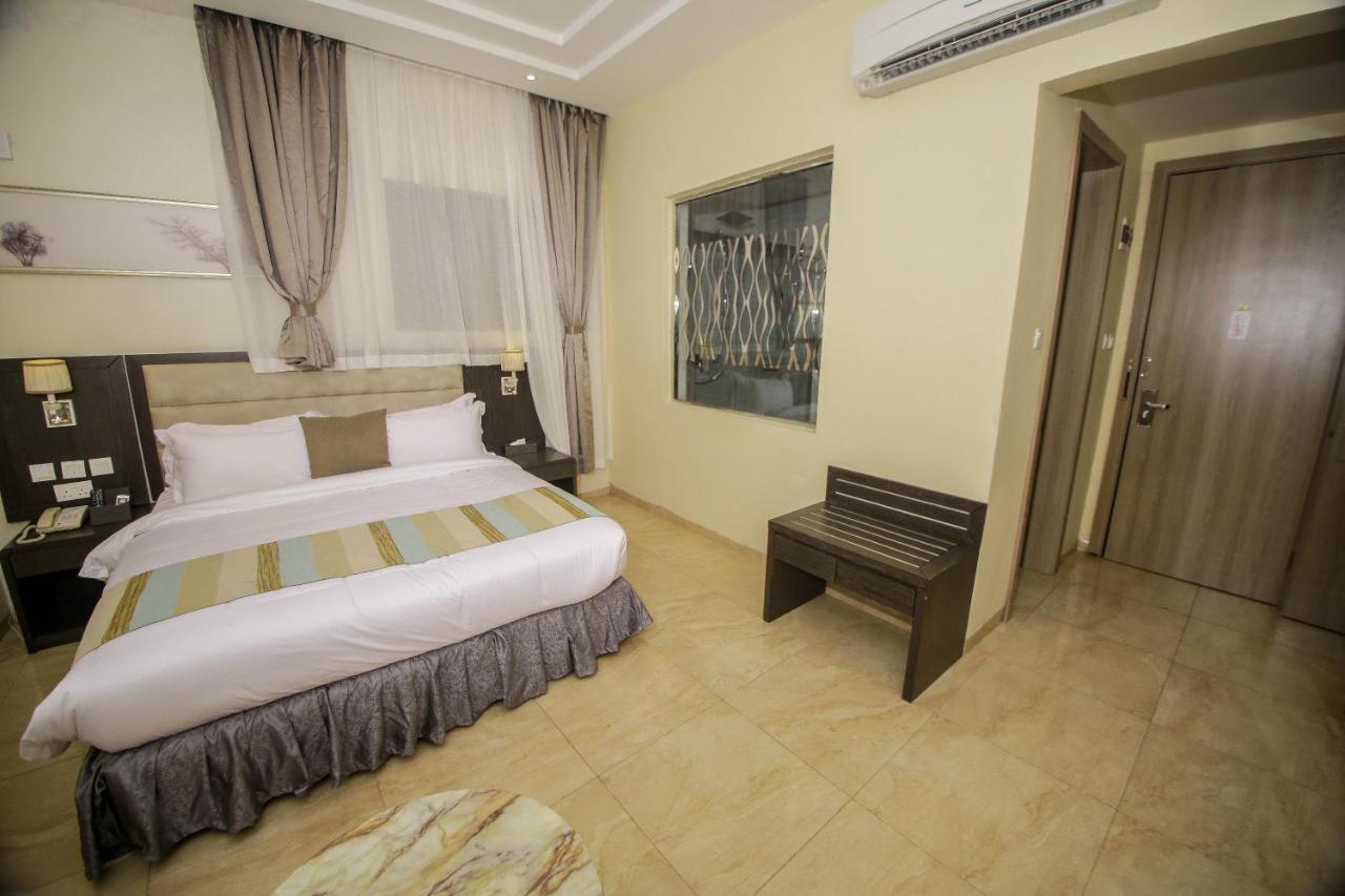 Perfecto La Villa Hotel And Suites ลากอส ภายนอก รูปภาพ