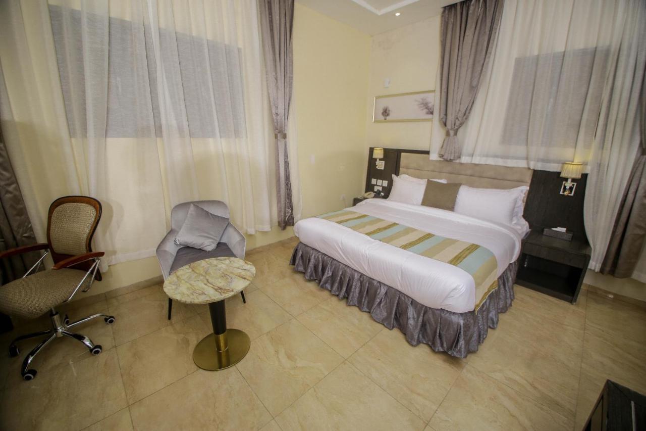Perfecto La Villa Hotel And Suites ลากอส ภายนอก รูปภาพ